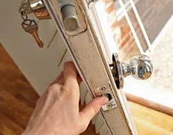 Golden Locksmith Services Brookline, MA 617-712-1192 - 7-Lock-Changing